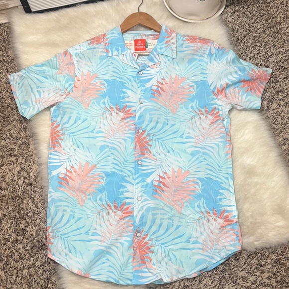 Free Planet Other - FREE PLANET Men’s Tropical Print Button Down Shirt